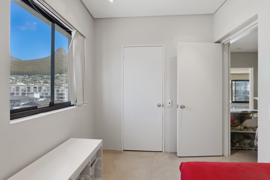 To Let 4 Bedroom Property for Rent in Sea Point Western Cape